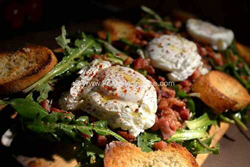 Salade de Dent-de Lion aux Lardons, Croûtons & Oeuf Poché