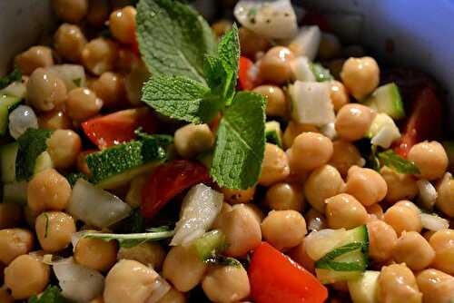 Salade de Pois Chiche, Menthe, Courgette, Tomate & Basilic