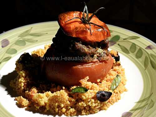 Tomates Farcies Épicées Sur Couscous