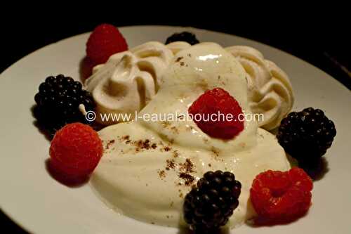 Meringue à la Double Crème de la Gruyère & Fruits Rouges