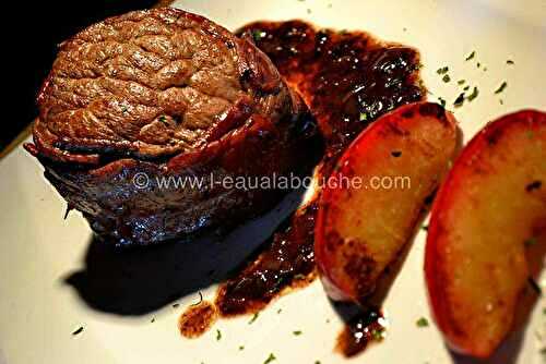 Tournedos à la Pancetta & Pommes Rôties Flambé au Calvados