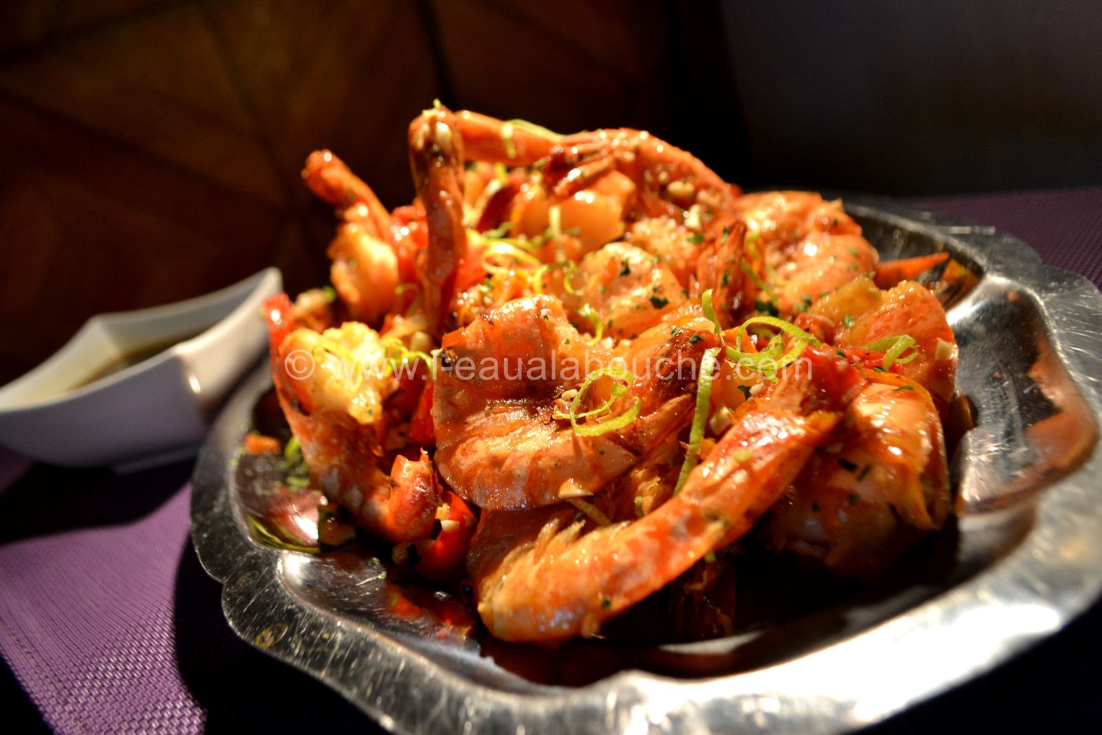 Crevettes Et Légumes Frits Aux Noix De Cajou