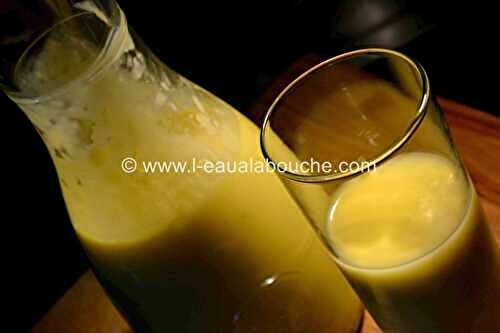 Jus De Mangue Fraîche Au Lait De Coco