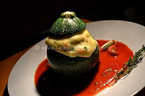 Courgettes Rondes Farcies Sur Coulis De Tomate