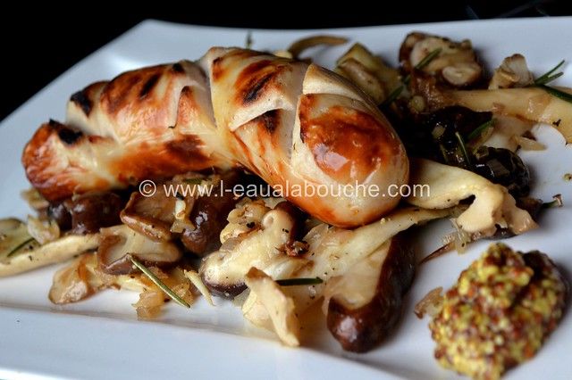 Saucisse De Veau Grillée Et Mélange De Champignons À La Plancha