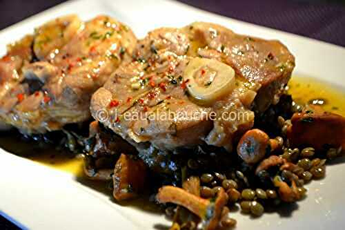 Jarrets De Porc À La Bière Sur Lentilles Aux Chanterelles
