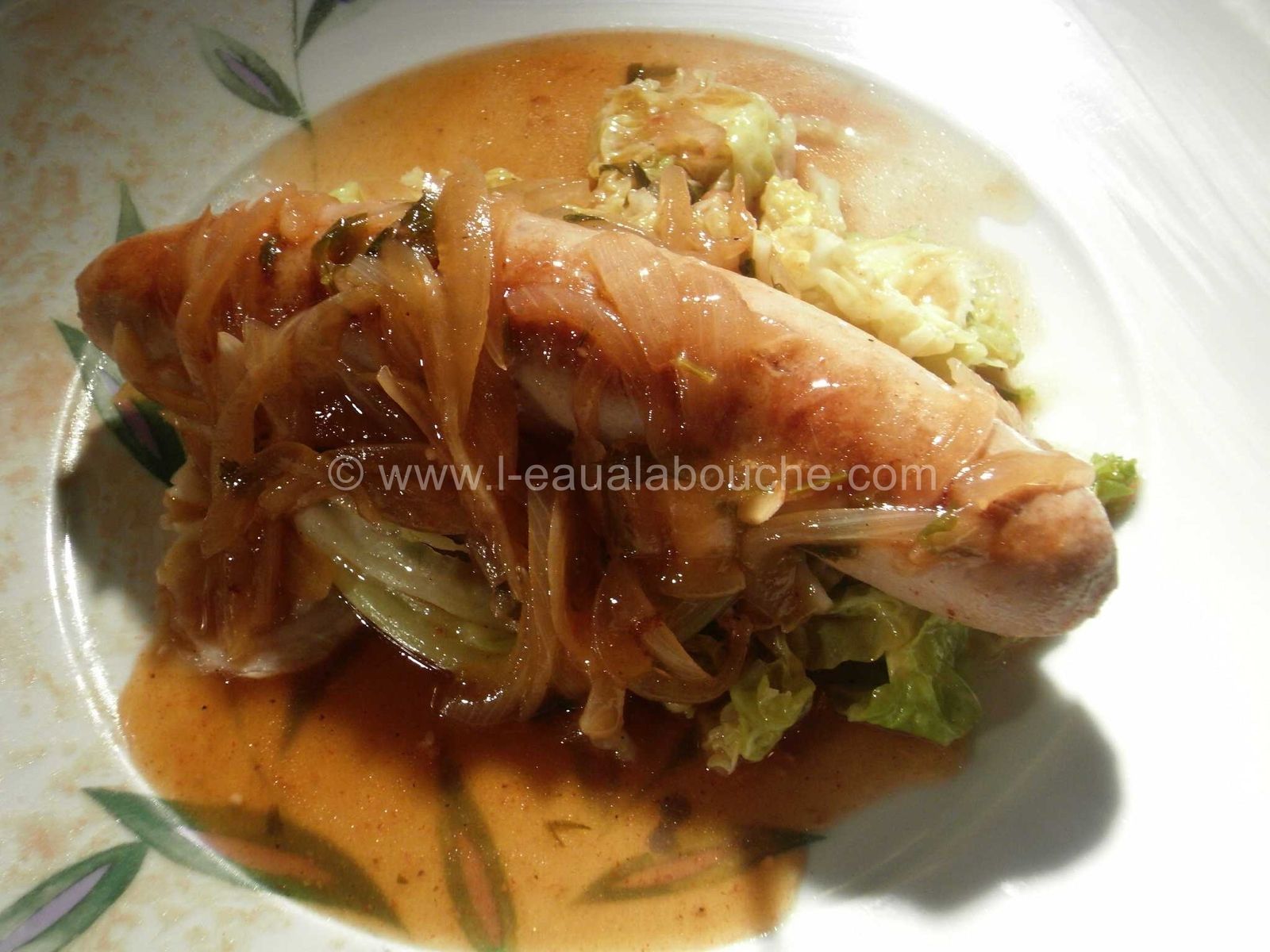 Saucisse À Rôtir Sauce À l'Oignon Et Chou Sauté