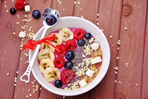 Smoothie bowl aux fruits rouges