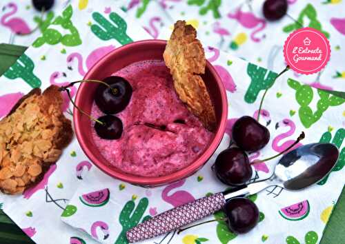 Glace au yaourt et cerise