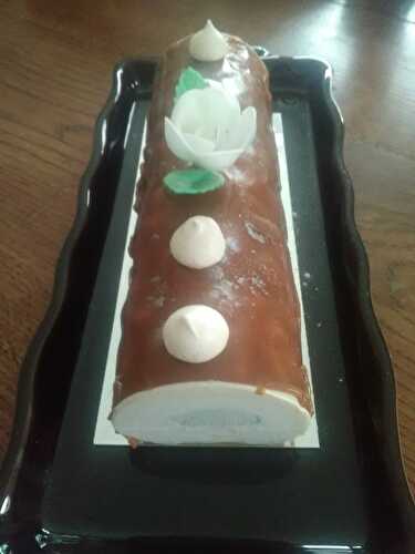 Bûche Noisette-Pistache et Caramel au Beurre Salé