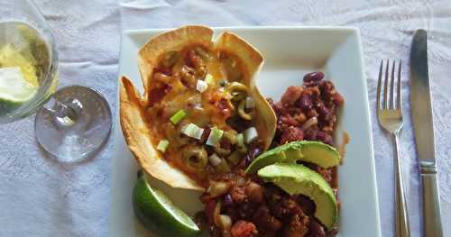 "7 layer dip" en bol de tortilla