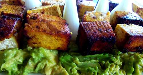 Apéro d'avocat et cubes de tofu