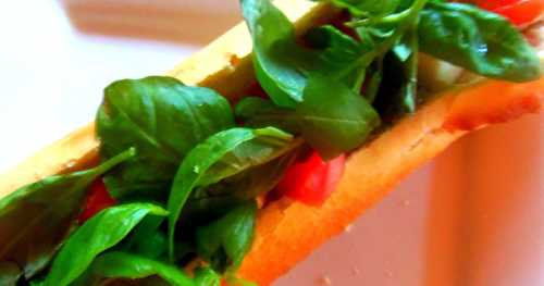 Baguette brie-tomate-roquette-basilic