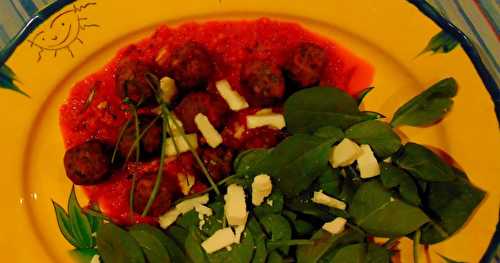 Boulettes, sauce au poivron rouge