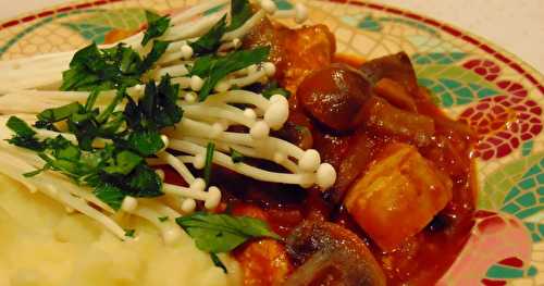 Bourguignon de champignons et tofu sur purée de pommes de terre