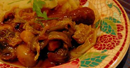 Bourguignon de saucisse (Gusta brunch) choux de bruxelles purée de pommes de terre asperges