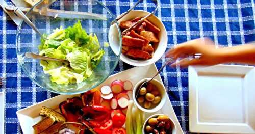 Brochettes de champignons au pesto avec légumes et tofu grillés