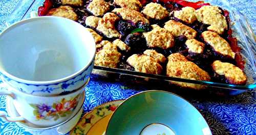 Cobbler aux prunes et à l'ananas