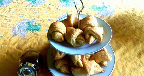 Croissants, avec sauce à la cannelle