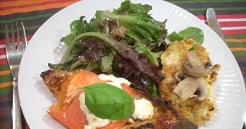 Croûtes au chèvre, oignon caramélisé et tomate