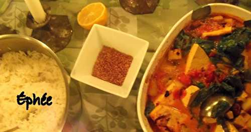 Curry de tofu avec pommes de terre et épinards
