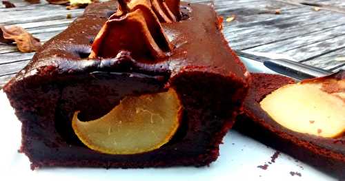 Gâteau au chocolat avec poires