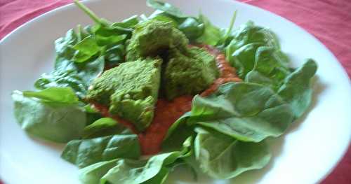 Gnocchi de brocoli transformés en croquettes, et coulis de poivron rouge et haricots blancs