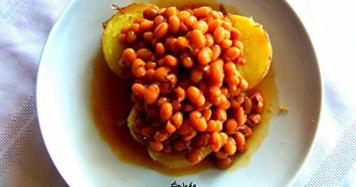  { Jacket potatoes with baked beans }  ... Bines!