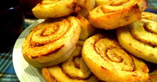 Les biscuits roulés à la cannelle de la puce