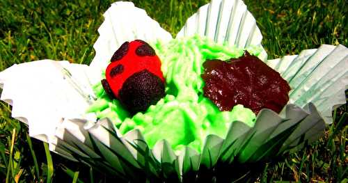 Muffins d'été aux coccinelles et aux feuilles de vigne