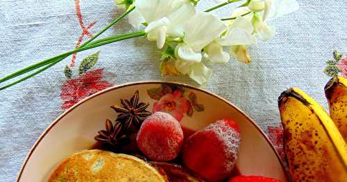 Pancakes aux bananes et à la crème anglaise