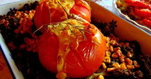 Plat de lentilles et tomates avec maïs 