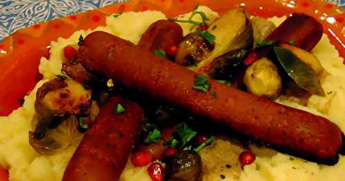 Pommes de terre en purée, saucisses végétales, sauce "brune", choux de Bruxelles