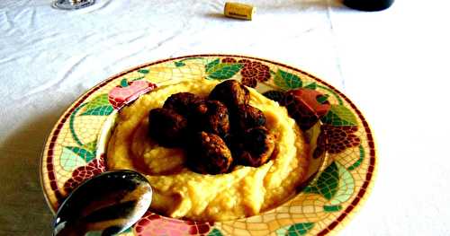 Purée de chou-fleur et pois chiches avec boulettes