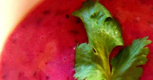 S'mousse aux fraises, petits fruits et coriandre