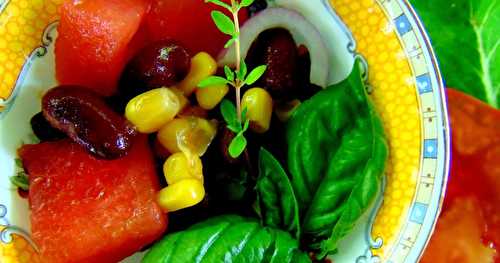Salade de pastèque, maïs, tomates et haricots rouges