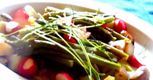Salade tiède de pommes de terre, asperges, radis, et d'autres bonnes affaires