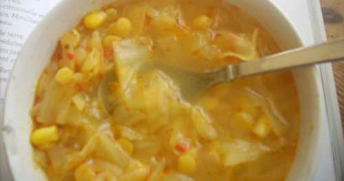 Soupe au chou, maïs et pois jaunes cassés