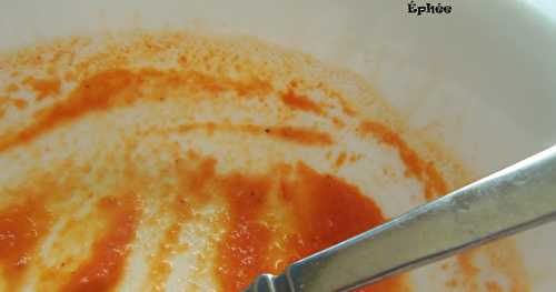 Soupe aux tomates et piments grillés sur le BBQ