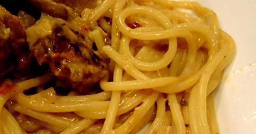 Spaghettis aux champignons, poireaux et saucisses végétales