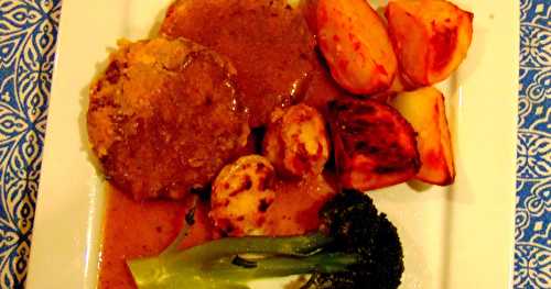 Steak de seitan avec pommes de terre, brocoli et sauce "brune" au sarrasin