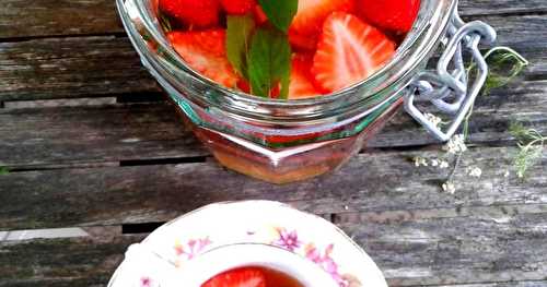 Thé vert parfumé aux fraises, à la lime et à la menthe