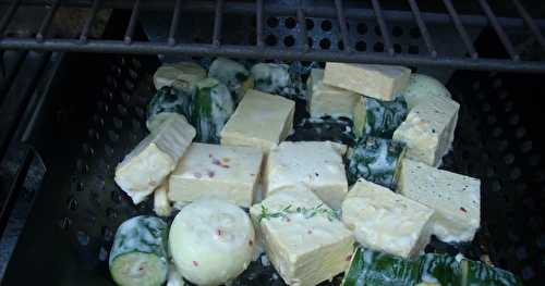 Tofu et légumes au yogourt sur le BBQ