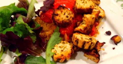 "Tofu-pétoncles" sur une île de tomates et une mer de quinoa