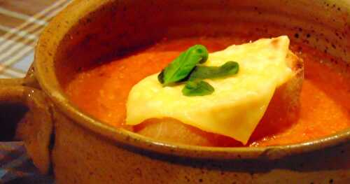 Soupe aux tomates gratinée