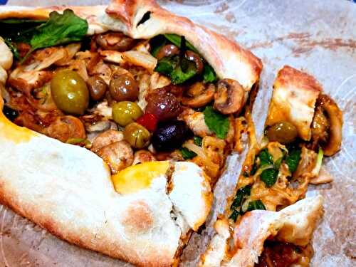 Pizza inspirée d'un pain géorgien; le Khachapuri  