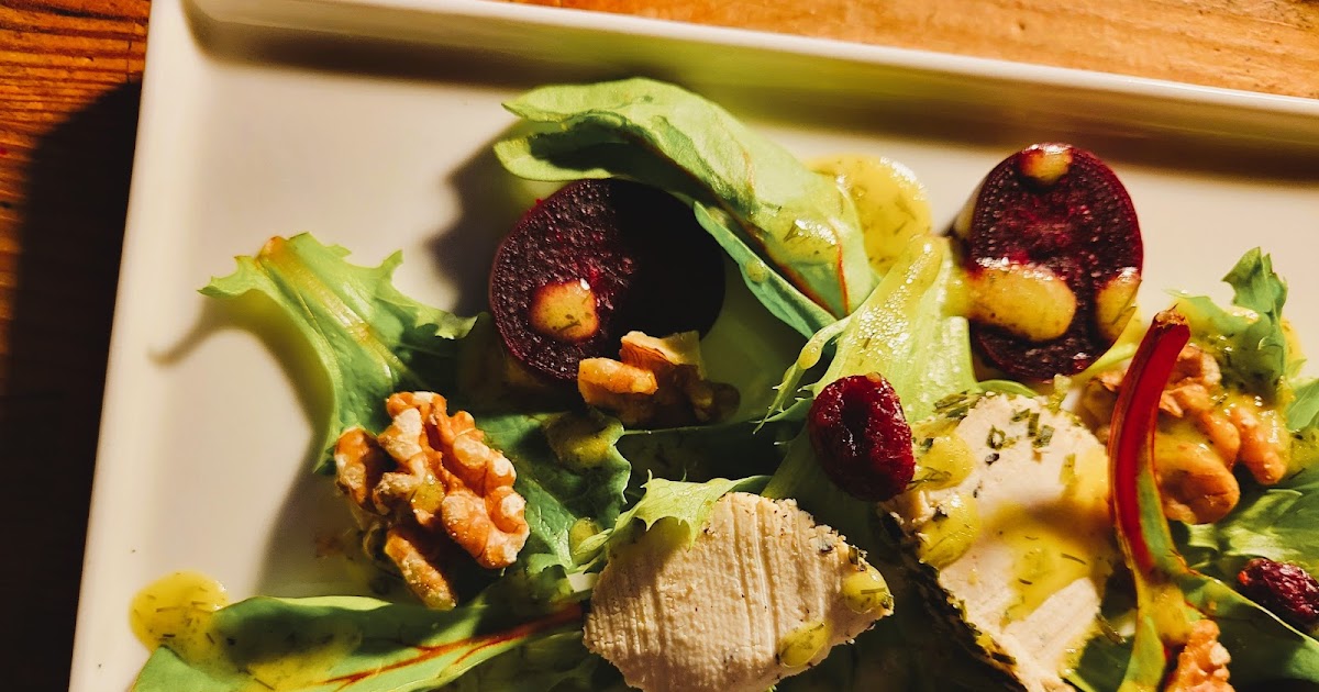 Salade avec betteraves, noix de Grenoble et frauxmage de chèvre 