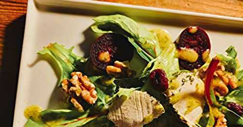 Salade avec betteraves, noix de Grenoble et frauxmage de chèvre 