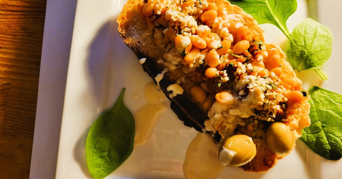 Tartine "beans on toast" aux saveurs méditerannéennes  