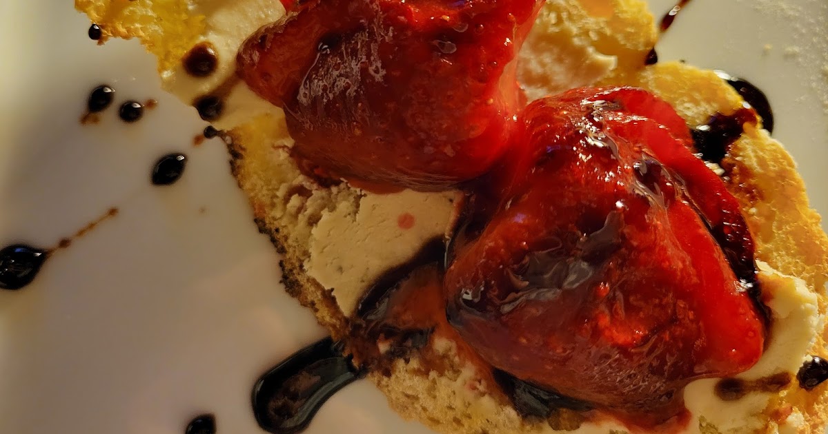 Tartine de fraises et brie végétal